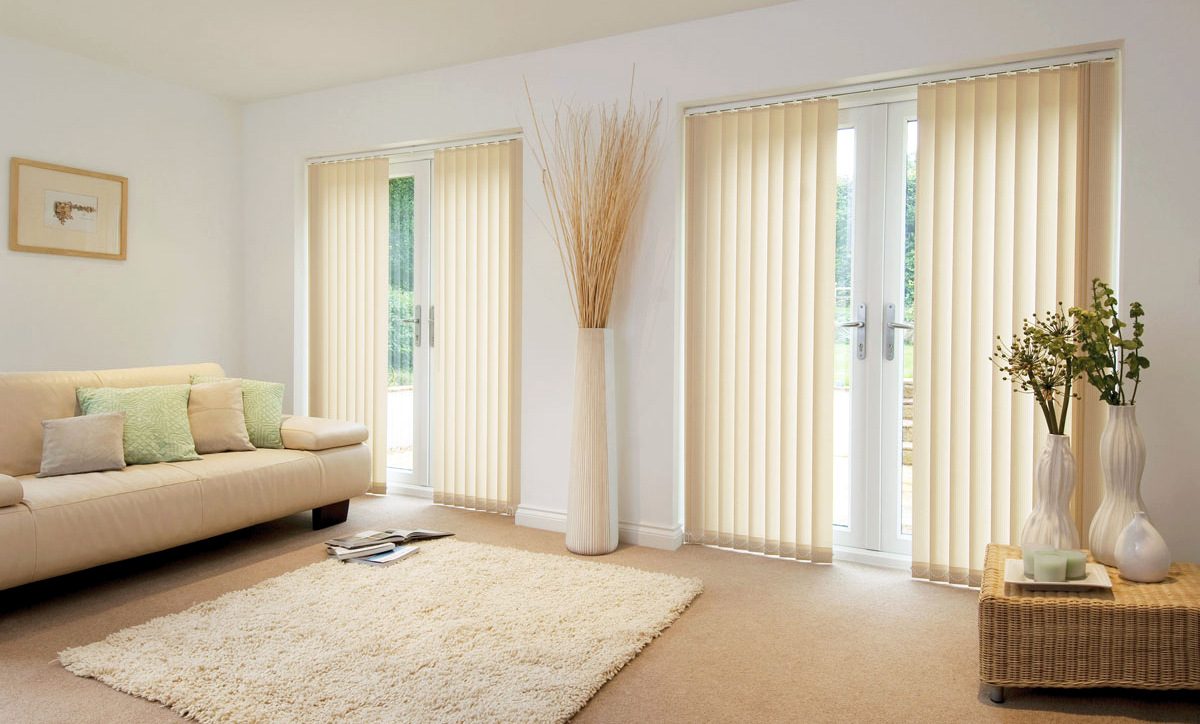 PINTURES ART I DECORACIO ANDORRA PINTURA DECORATIVA   ESTUCS VERNISSOS MOQUETES PAPERS TEXTILS RETULACIÓ –    PINTURA EN GENERAL     Art i Decoració C/del Tremat, núm.4  Tel./Fax: +376834427 Mòbil: +376328027 Encamp (Principat d´Andorra) Pintures Art i Decoració Andorra és una empresa de pintors que presta serveis de pintura al Principat d'Andorra i França. Realitzem tot tipus de treballs de pintura en l'àmbit particular i industrial. Som una empresa familiar amb més de 25 anys d'experiència en el sector de la pintura. Cuidem tots els nostres acabats, ja que ens exigim el màxim per aconseguir la plena satisfacció dels nostres clients. Amb nosaltres no hi haurà sorpreses, ja que els nostres pressupostos són tancats i amb garantia en totes les nostres feines. Apliquem els millors materials per cada tipus de superfície allargant la vida del repintat amb el qual aconseguim un gran estalvi. Si vol un pressupost de pintura, contacti amb nosaltres per realitzar-li un estudi dels treballs a realitzar, no te importància si és una simple paret o una tasca de majors dimensions. PINTURA DECORATIVA i INDUSTRIAL Fa més de 25 anys que estem en el sector de la pintura i podem oferir un assessorament tècnic en el camp de la pintura industrial i decorativa. Apliquem tot tipus de pintura: plàstica, poliuretans, clorocautxús, ignifugues, etc. També oferim el servei de col·locació de paper, moquetes, suros, paviments, paviments continuo, micro ciments, etc. El nostre principal objectiu és la plena satisfacció del client per això, els nostres acabats són sempre excel·lents.